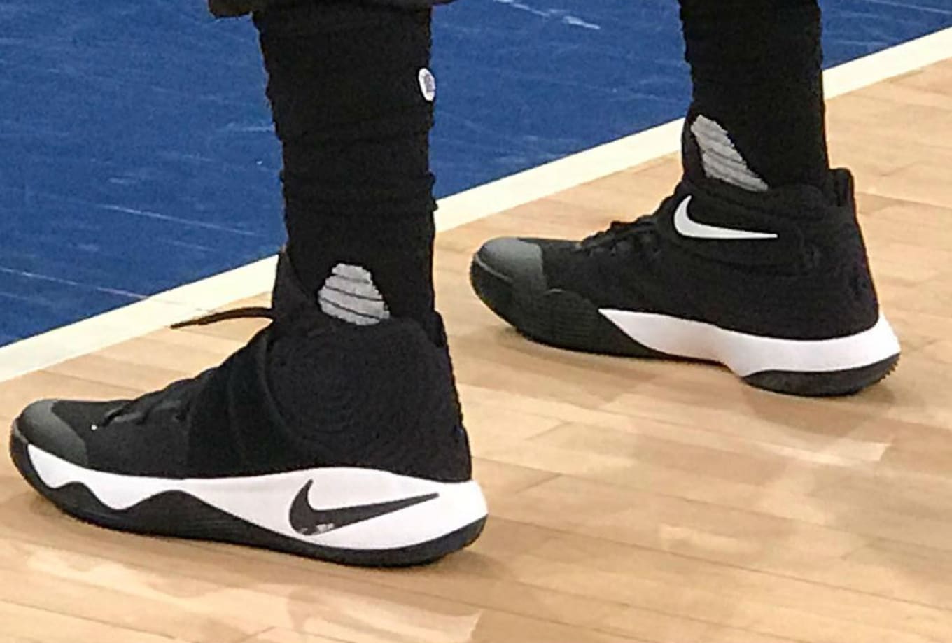 kyrie 2 black white