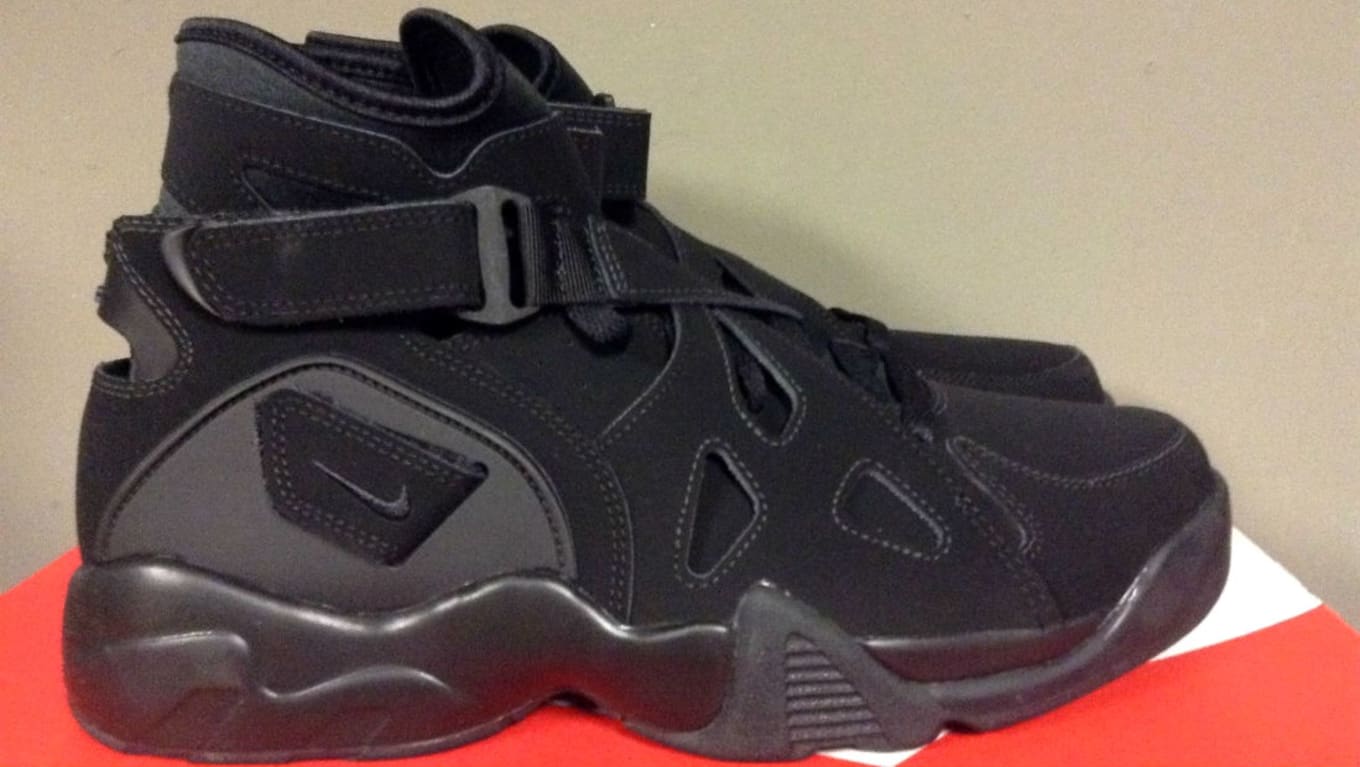 nike air unlimited triple black