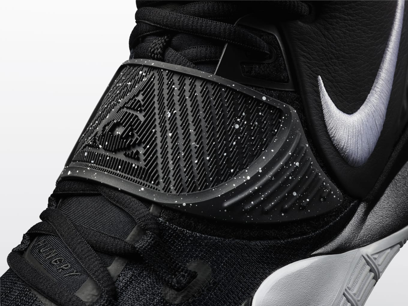 Calzado de básquetbol Kyrie 6 'Triple Black'. Nike.com