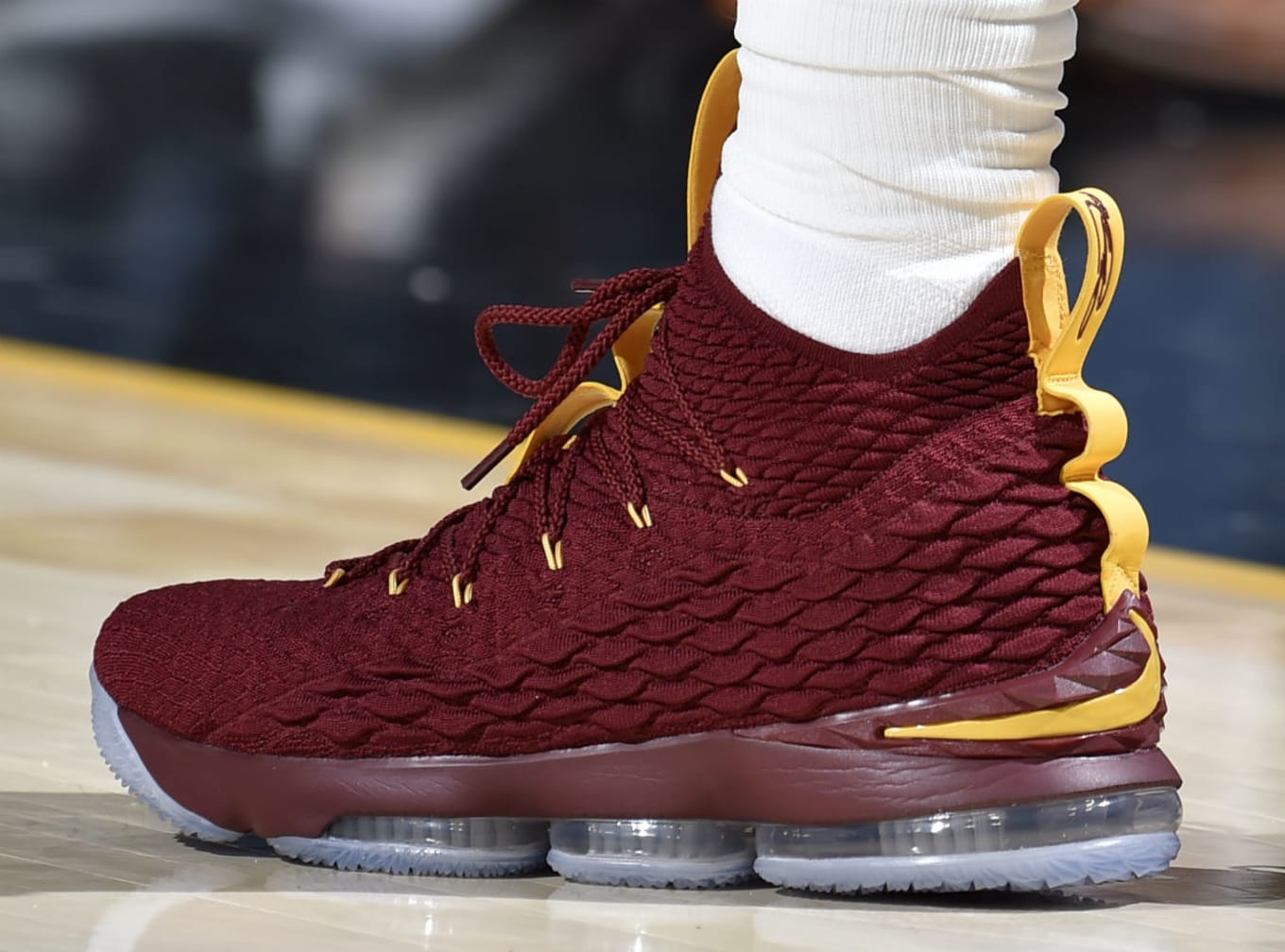 lebron james burgundy shoes