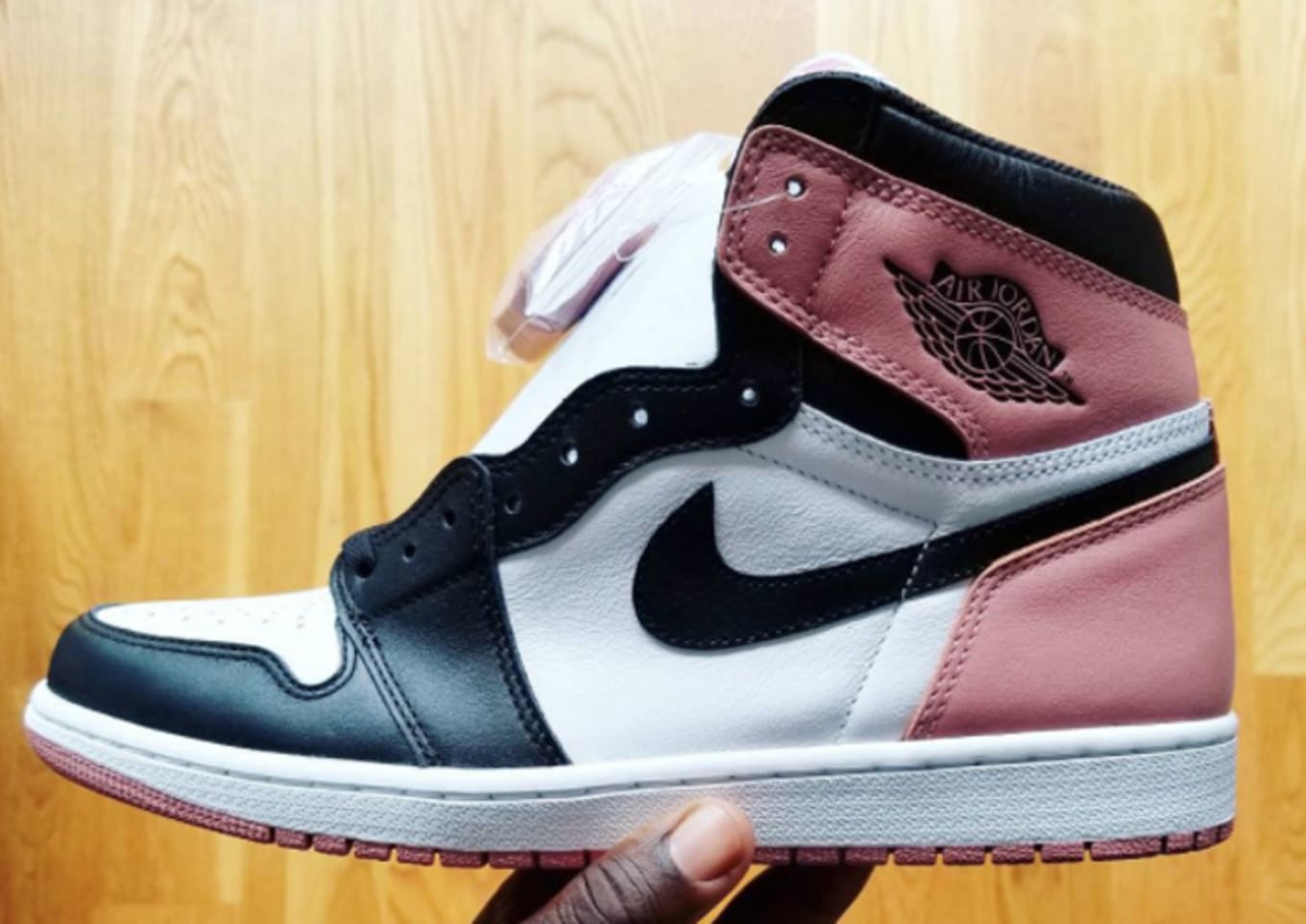 jordan 1 pink black white