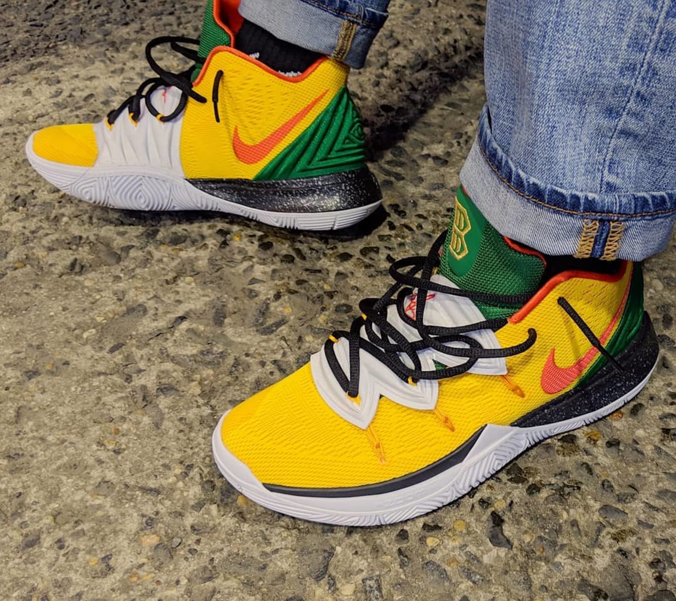 Mens sneakers Kyrie 5 from Nike AO2918 100 original