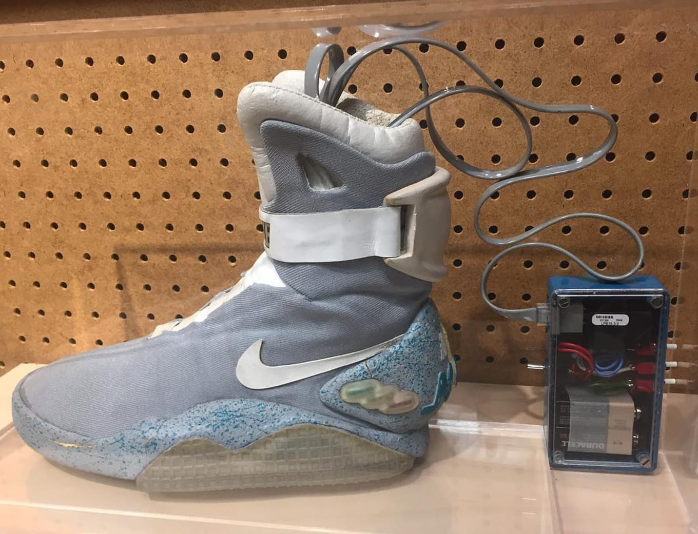 automatic laces air mag sneakers