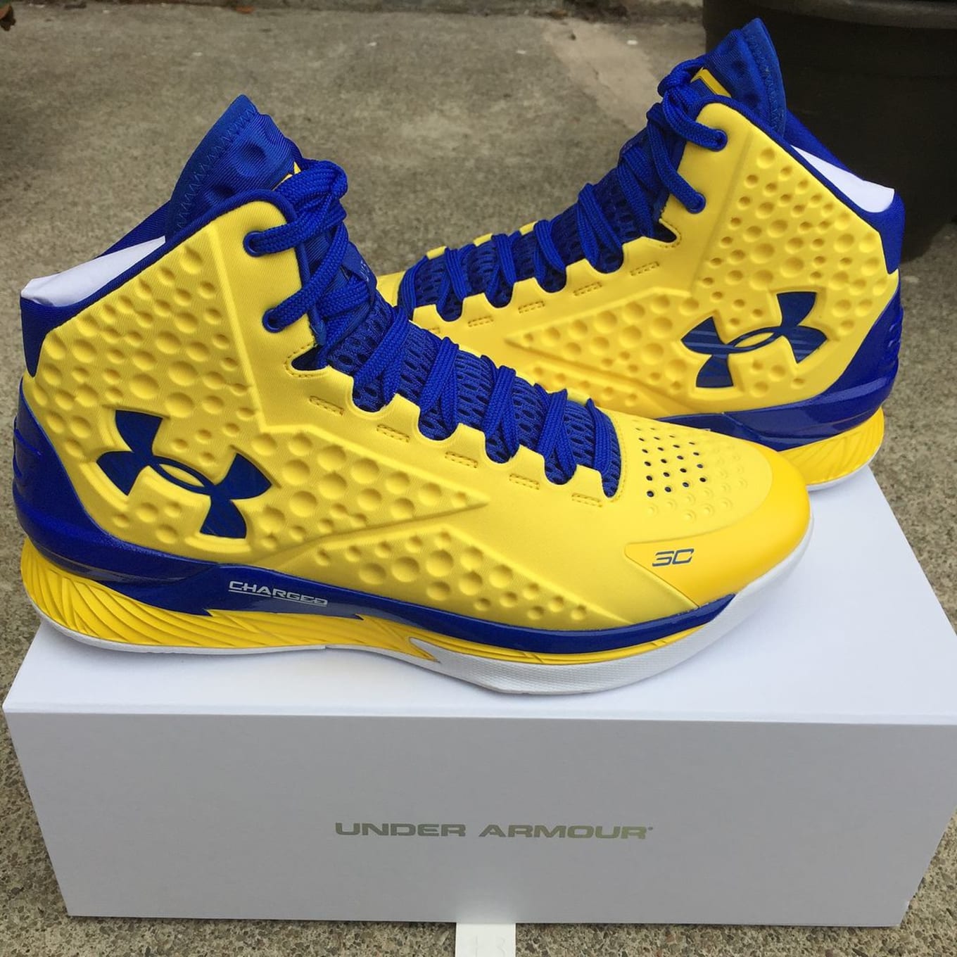 curry 1 yellow