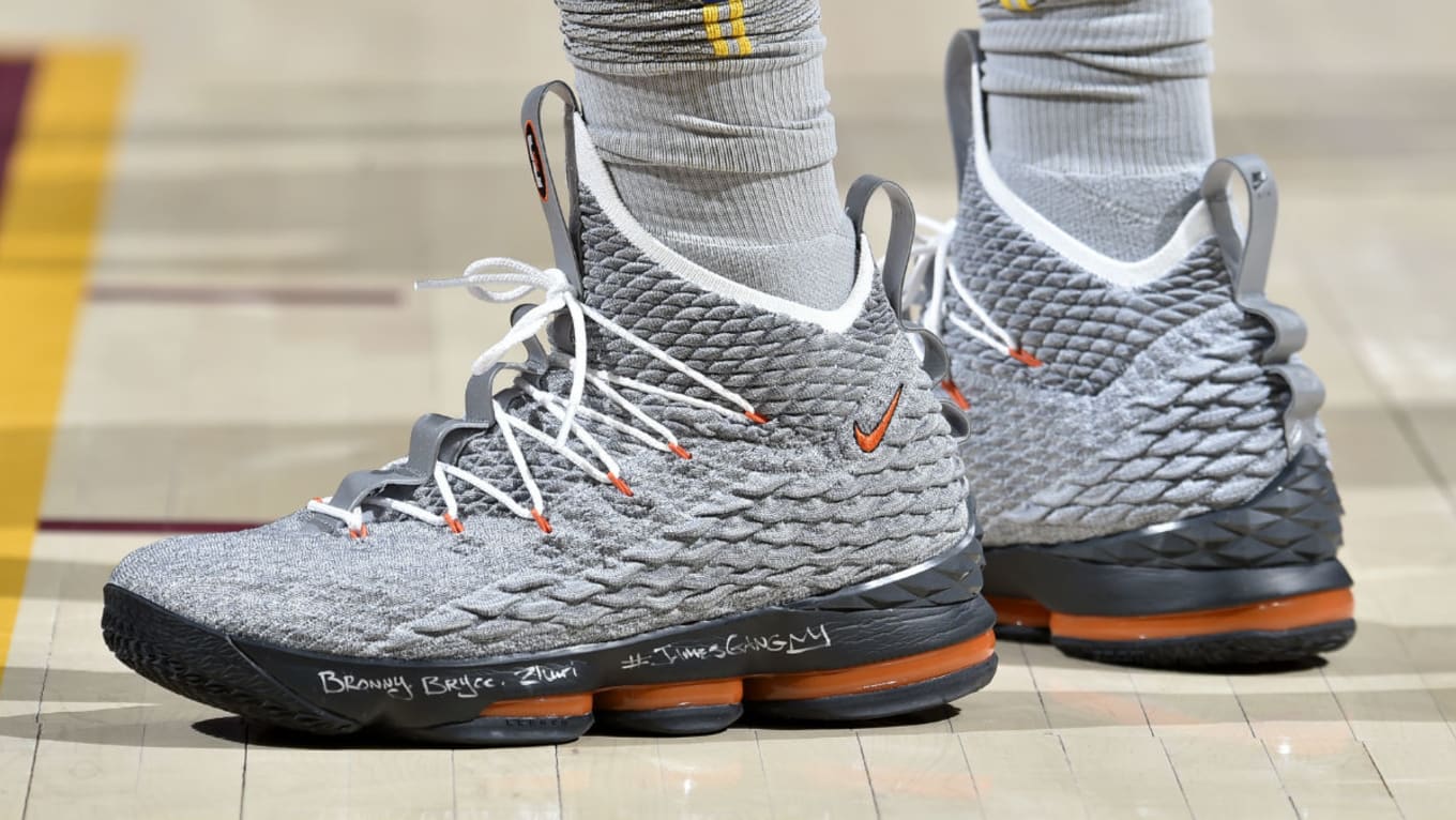 Lebron air max clearance