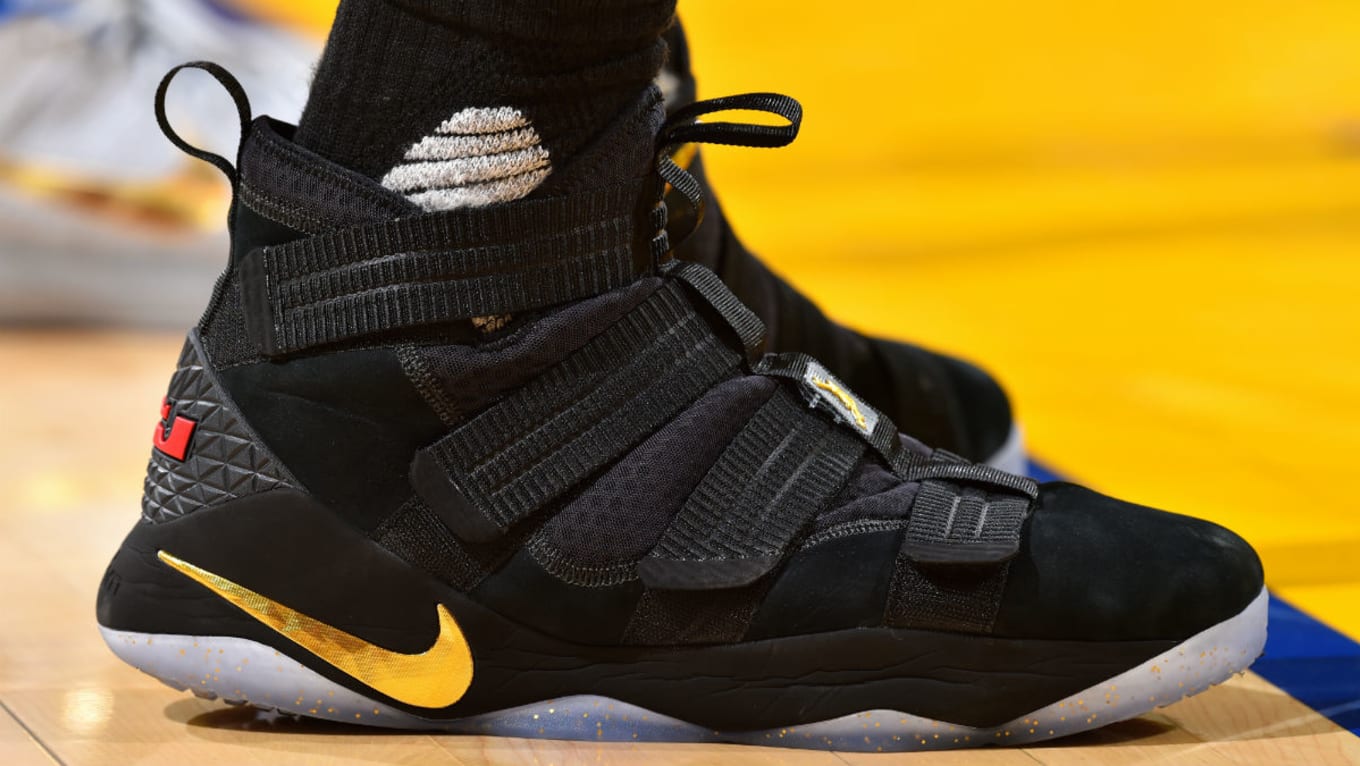 lebron soldier 11 black gold