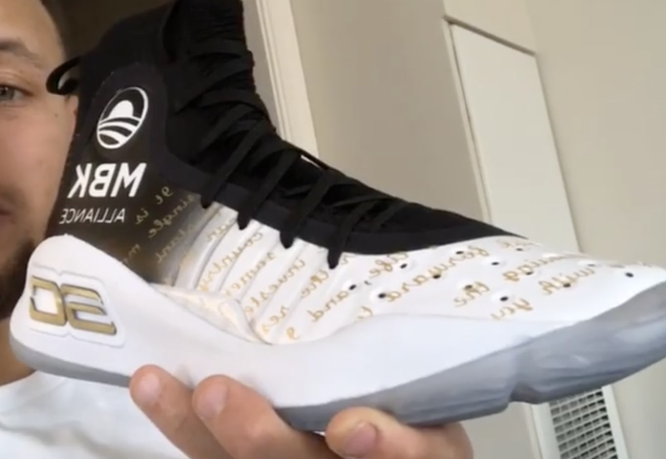 shoes stephen curry is wearing tonight