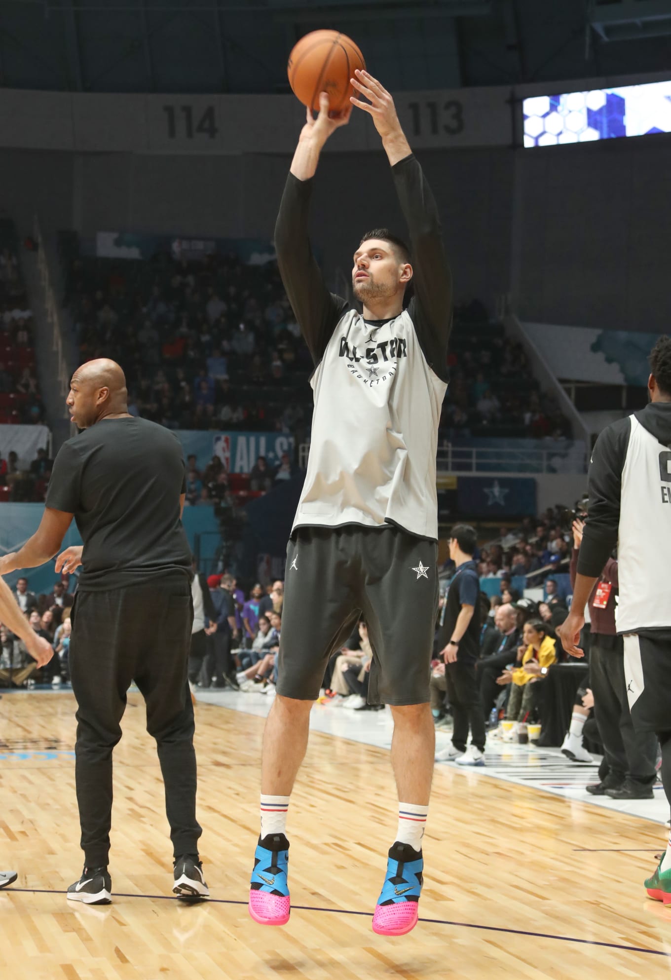 lebron soldier 12 on court