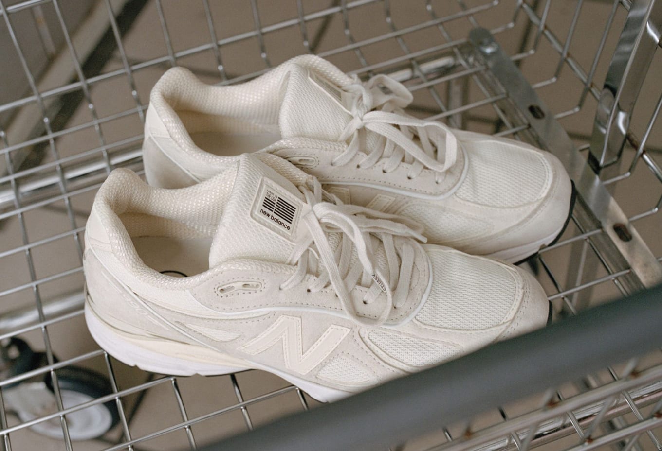 العقد new balance cream sneakers 