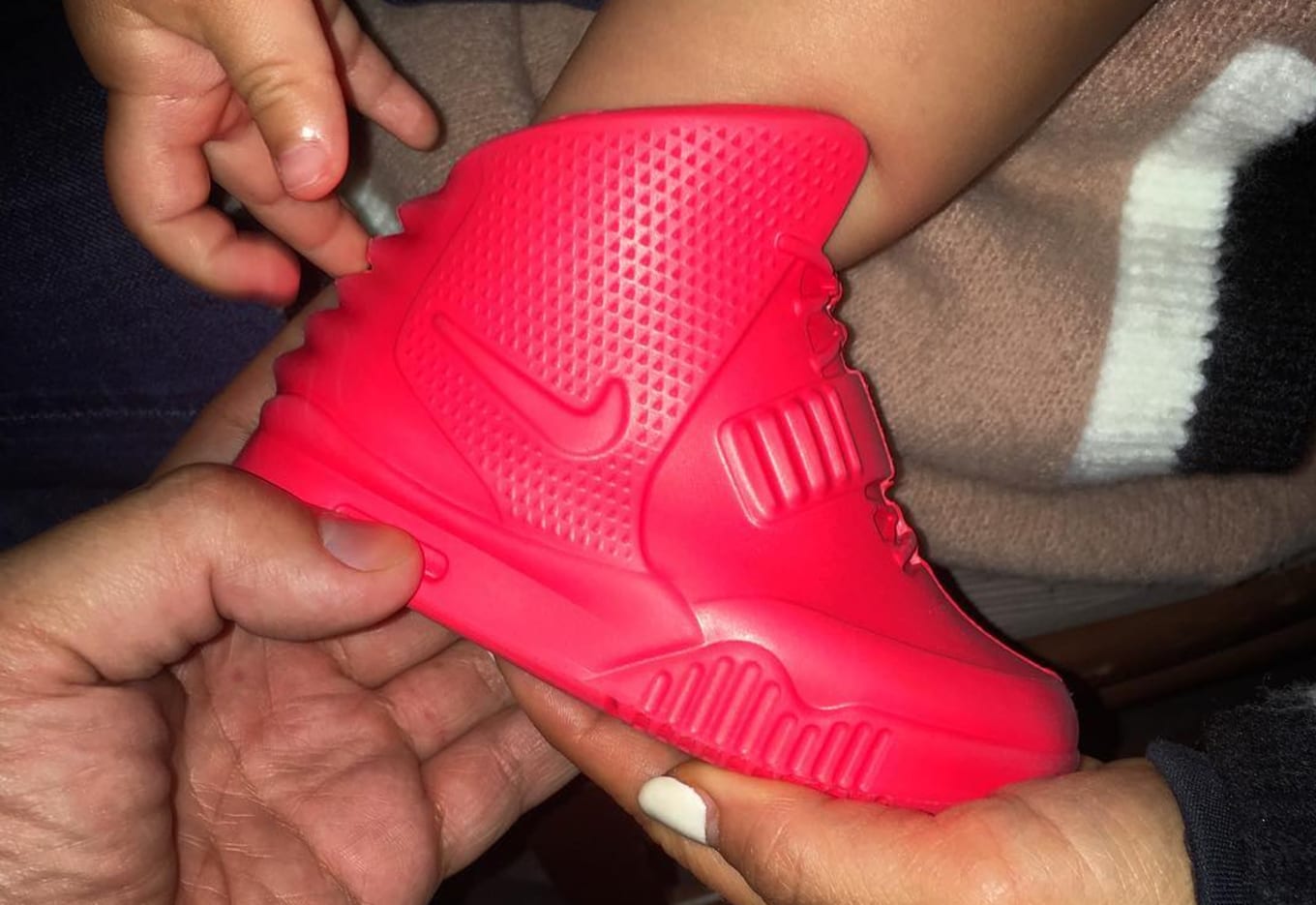 red nike air yeezy 2