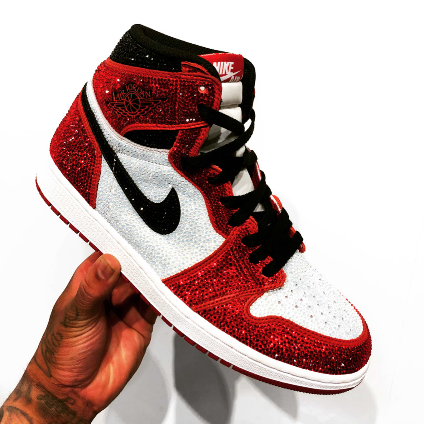 what are jordan 1s made of