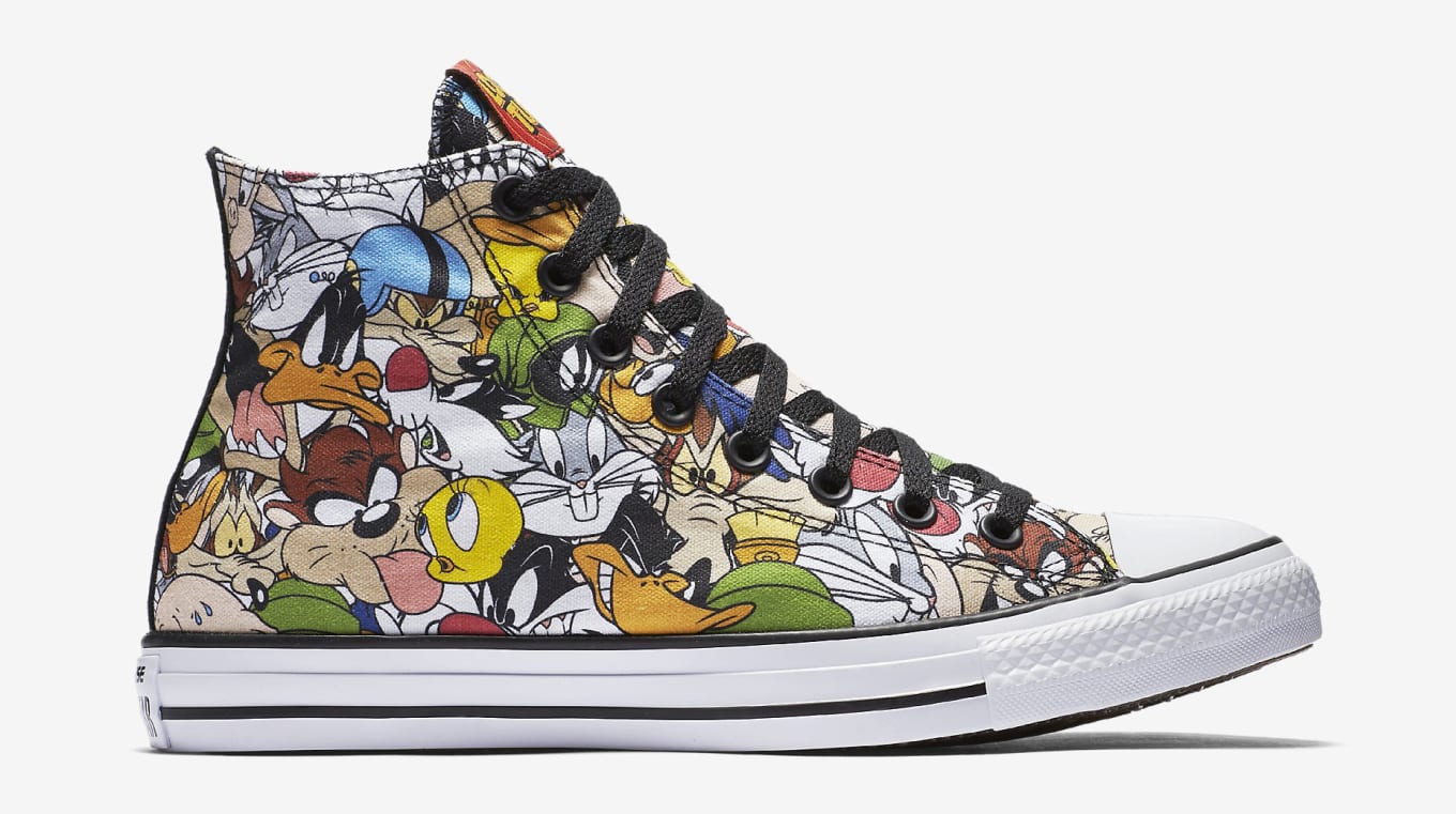 looney tunes converse on feet