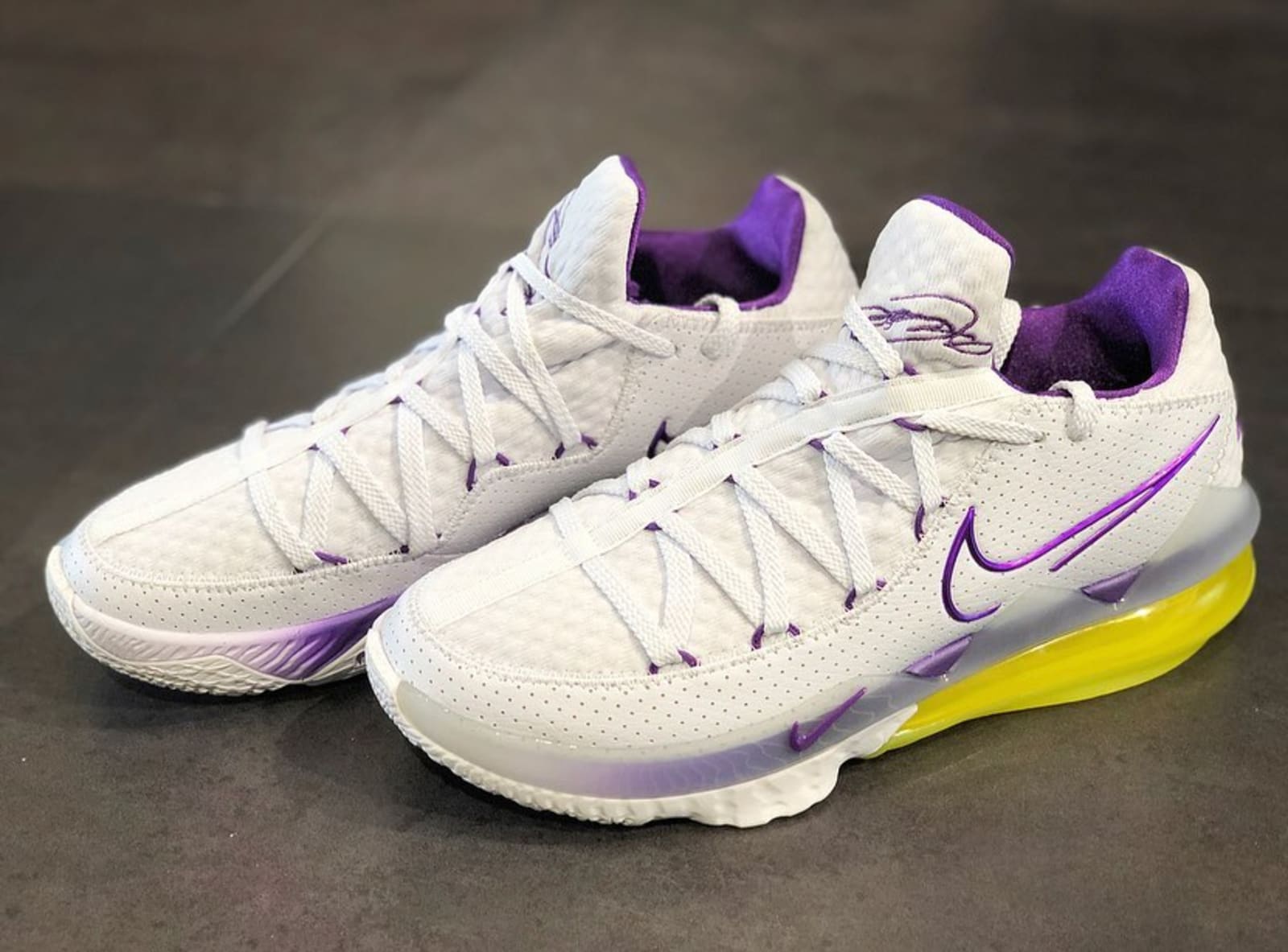 nike lebron low 17 lakers