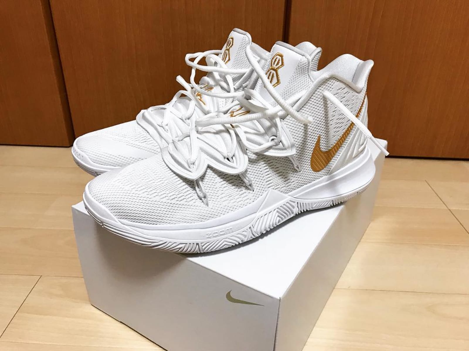 kyrie 5 white metallic gold