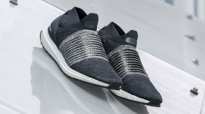 ultra boost laceless carbon