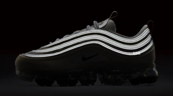 nike vapormax reflective