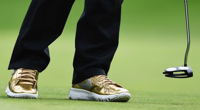 gold nike golf shoes