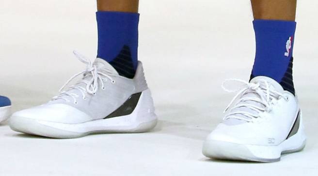 curry 3 low blue