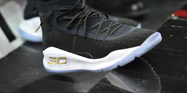 curry 4 high black