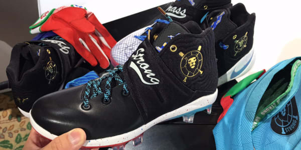 Kyrie cleats Clearance