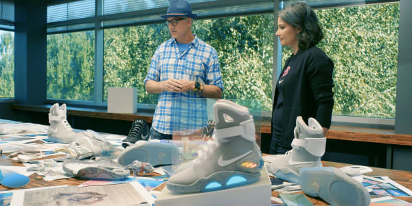También voltereta abuela Tinker Hatfield and Tiffany Beers Nike MAG Fiction to Fact Video | Sole  Collector