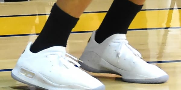Stephen Curry debuts white 'Chef' Under Armour Curry 4 Sole Collector