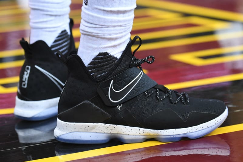 lebron 14 chase down