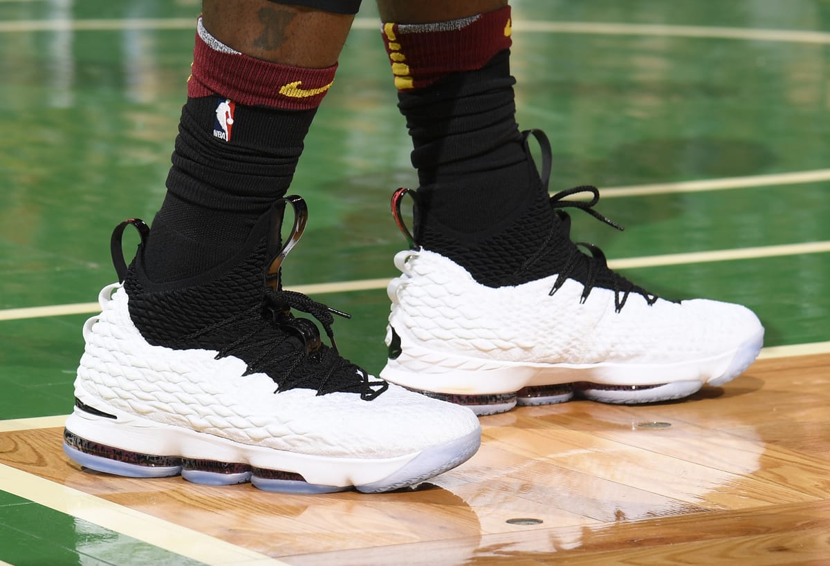 graffiti lebron 15