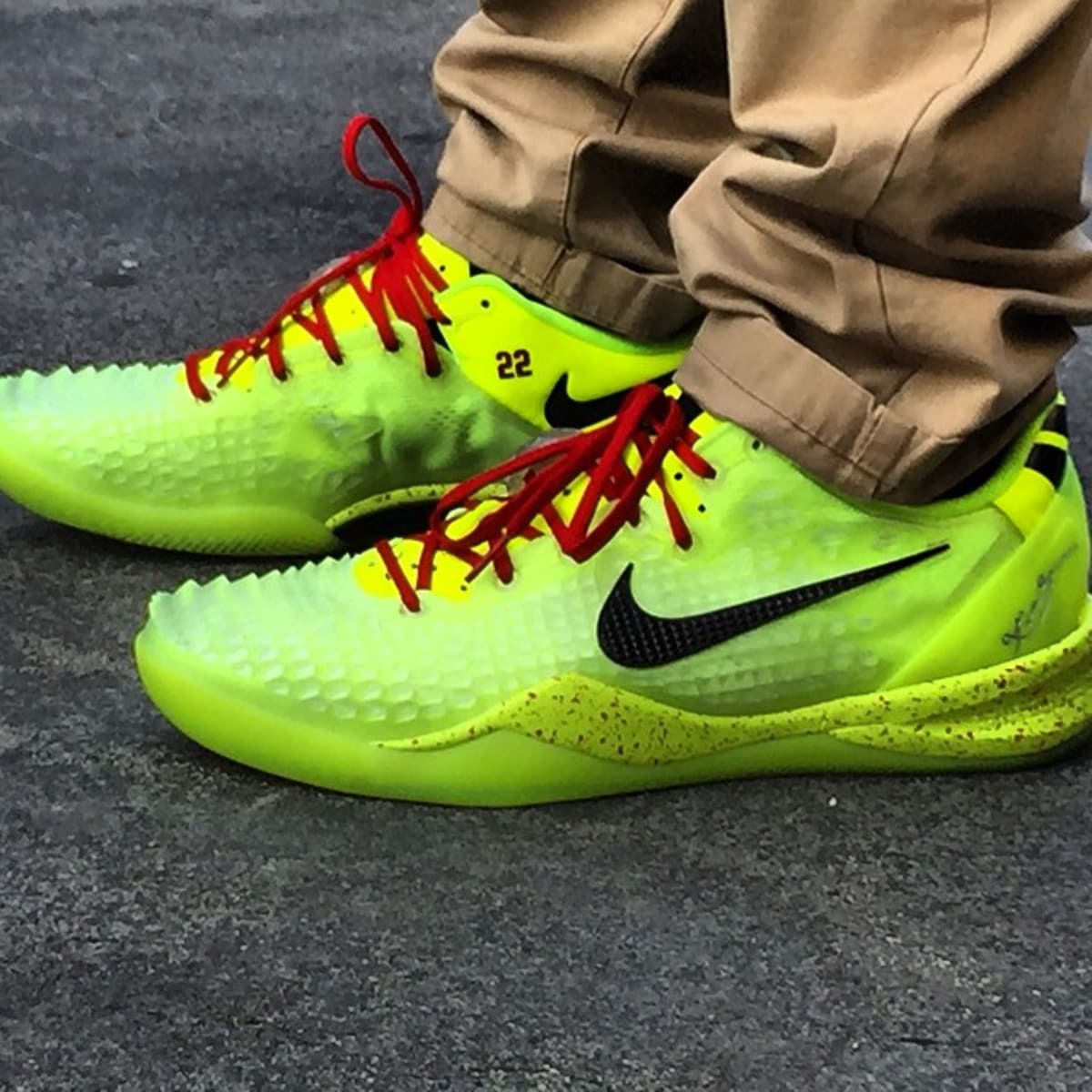 kobe grinch shoes