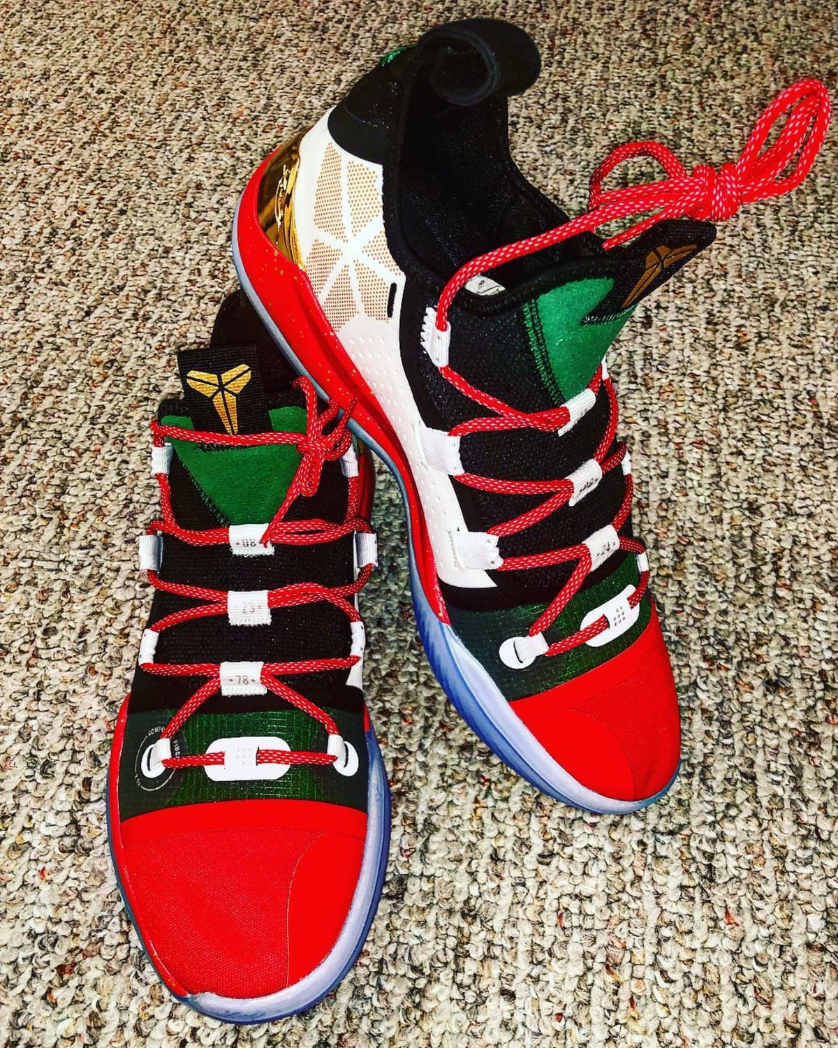 kobe christmas shoes