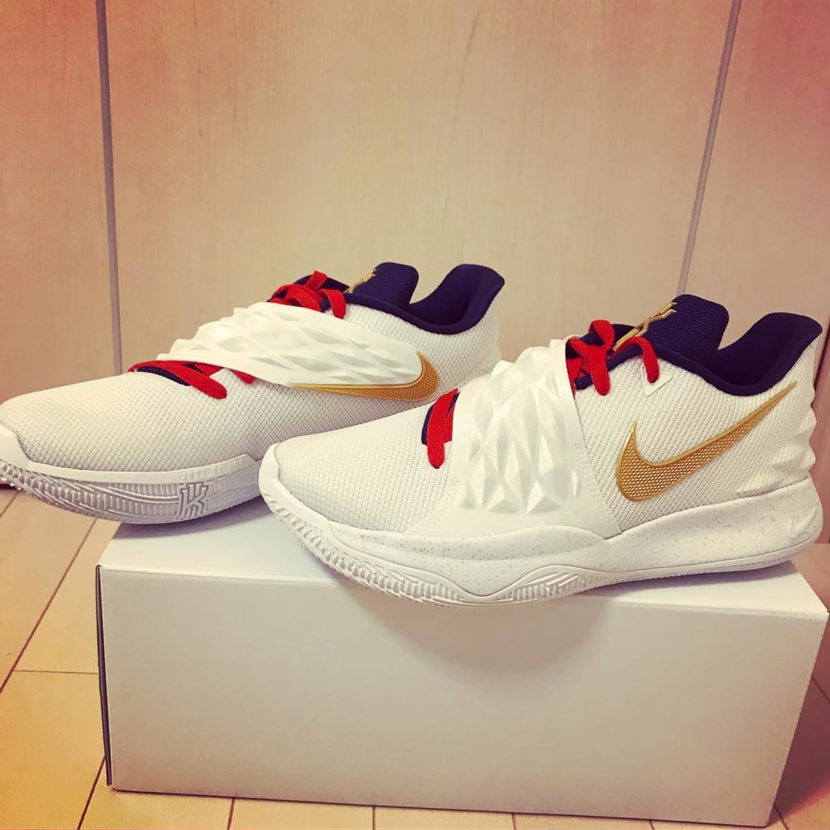 nike kyrie low tops