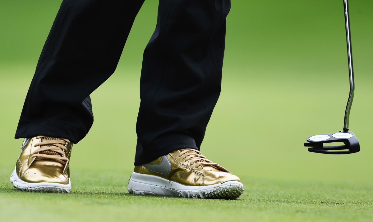 nike gold golf shoes