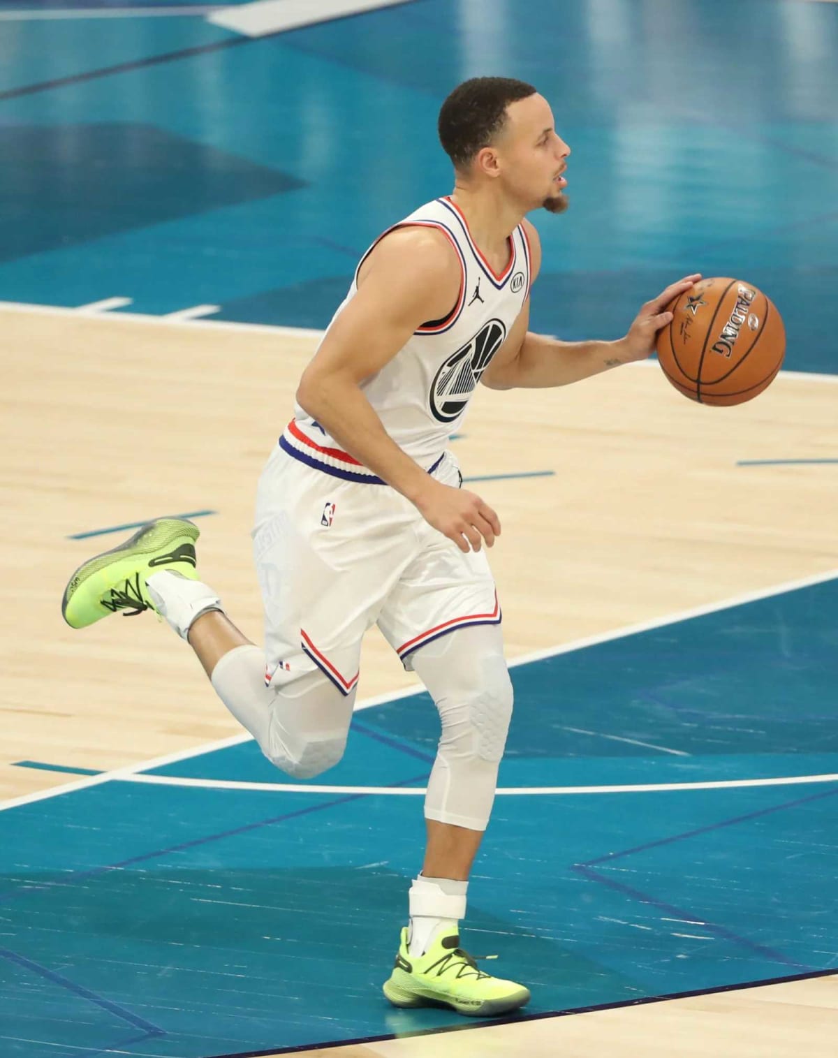 stephen curry wearing curry 6