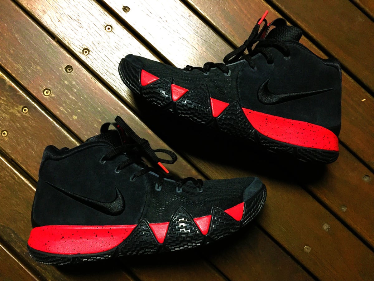 kyrie 7 bred on feet