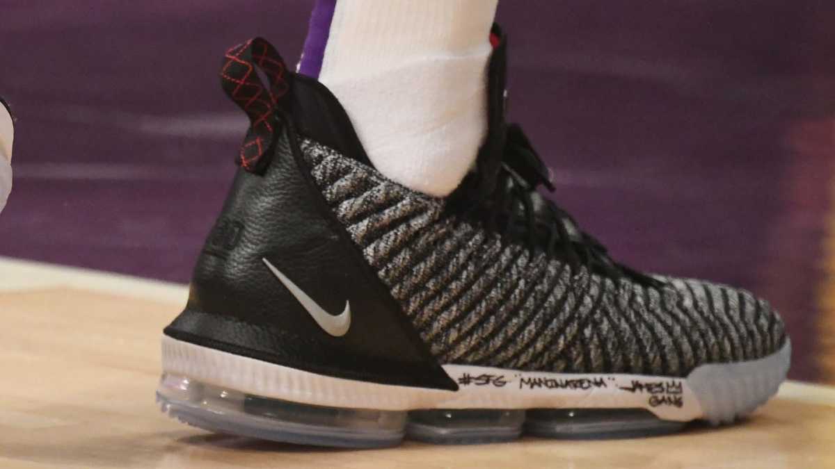 lebron james shoes oreo