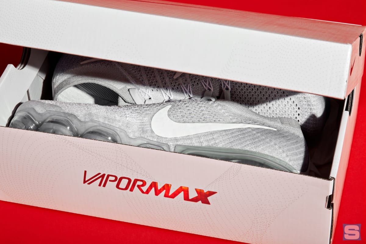 vapormax plus shoe box