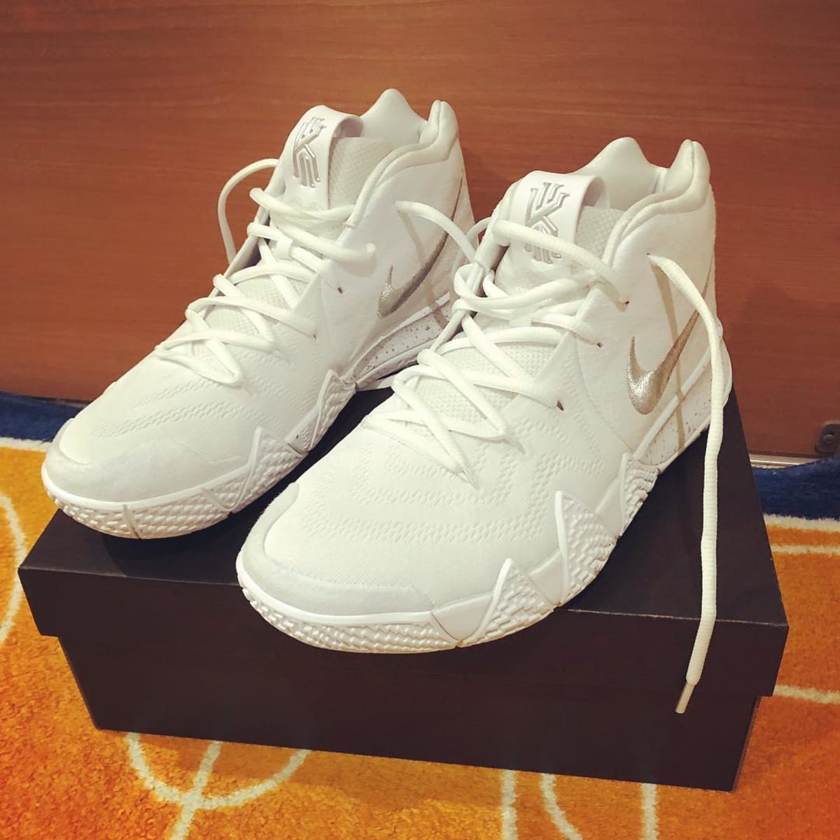 kyrie flytrap white metallic silver