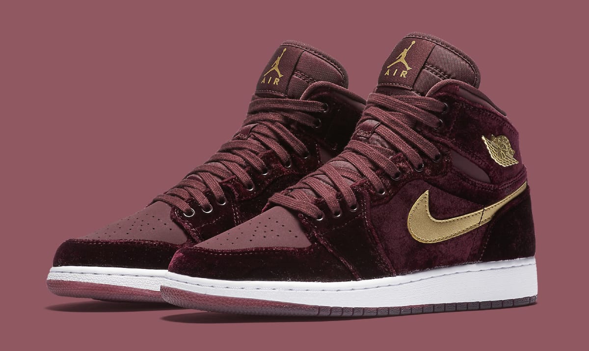 jordan retro 1 velvet