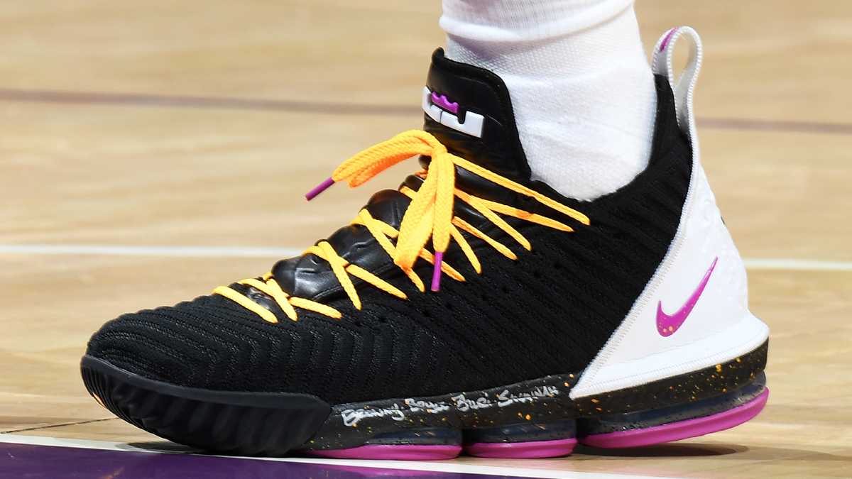 lebron james 15 shoes lakers