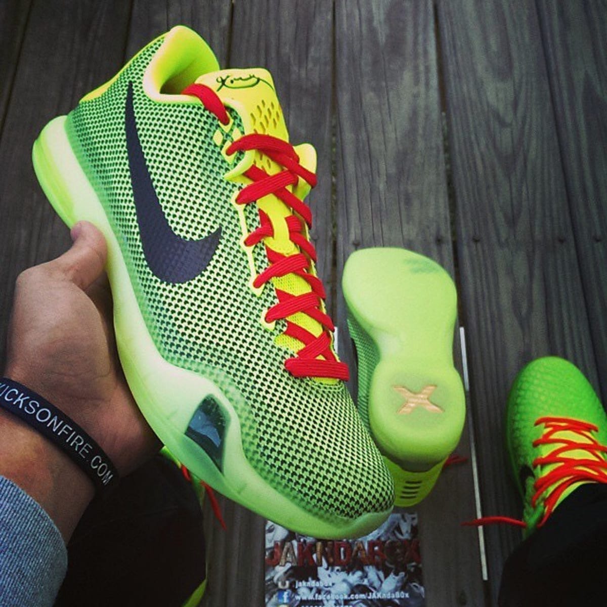 kobe bryant shoes grinch