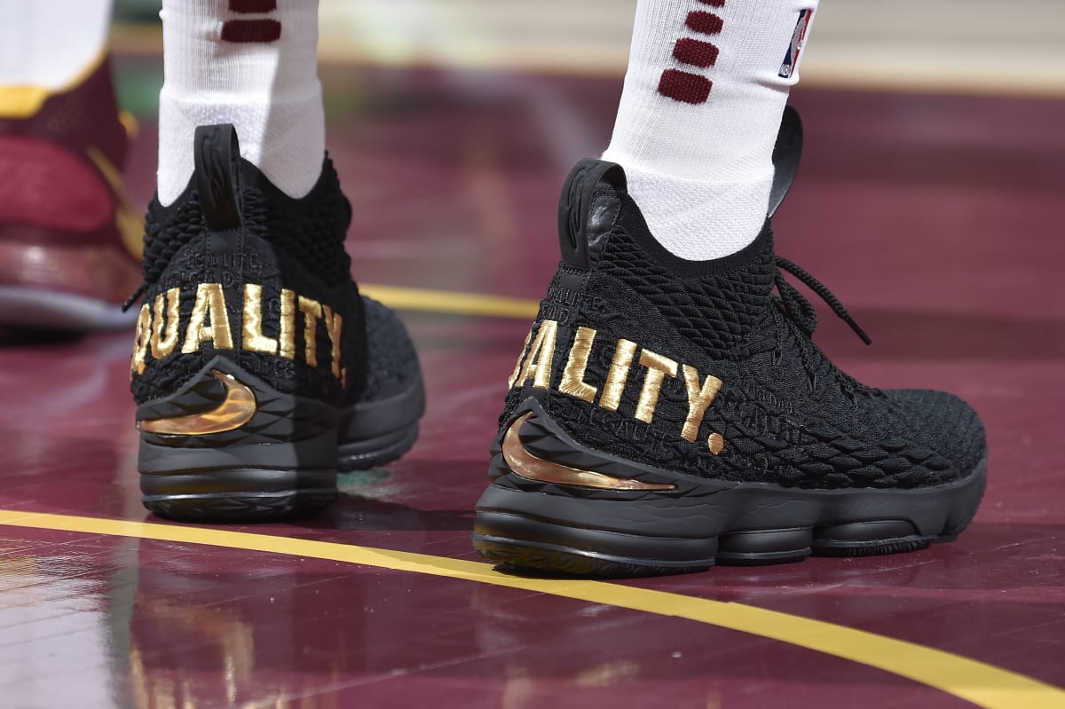 LeBron Debuts Nike LeBron 15 PE During Season Opener