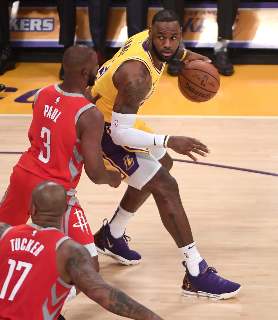 lebron 16 on court