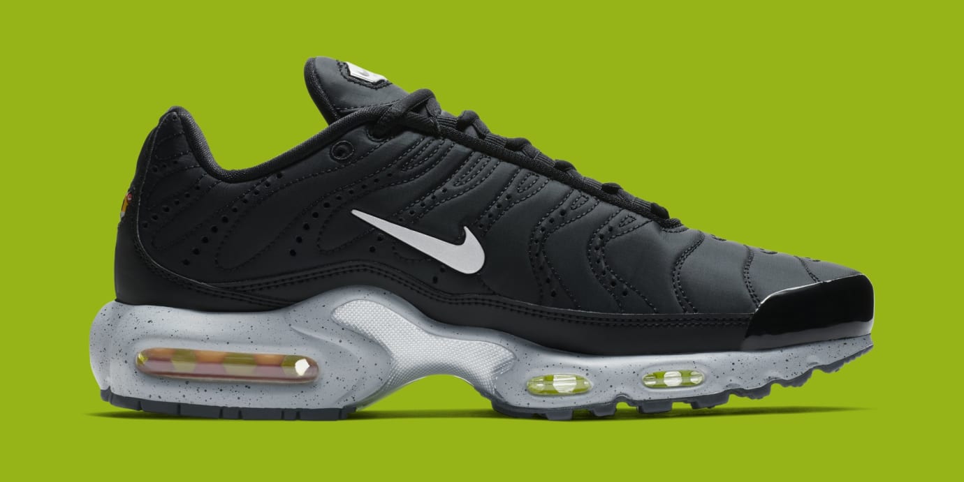air max plus volt black