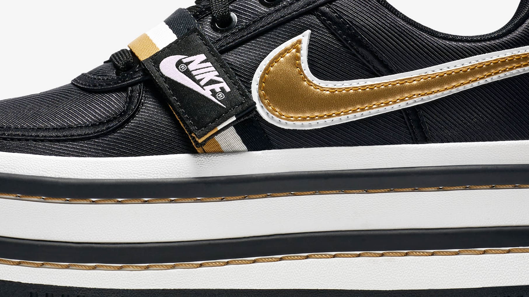 nike platform shoes black