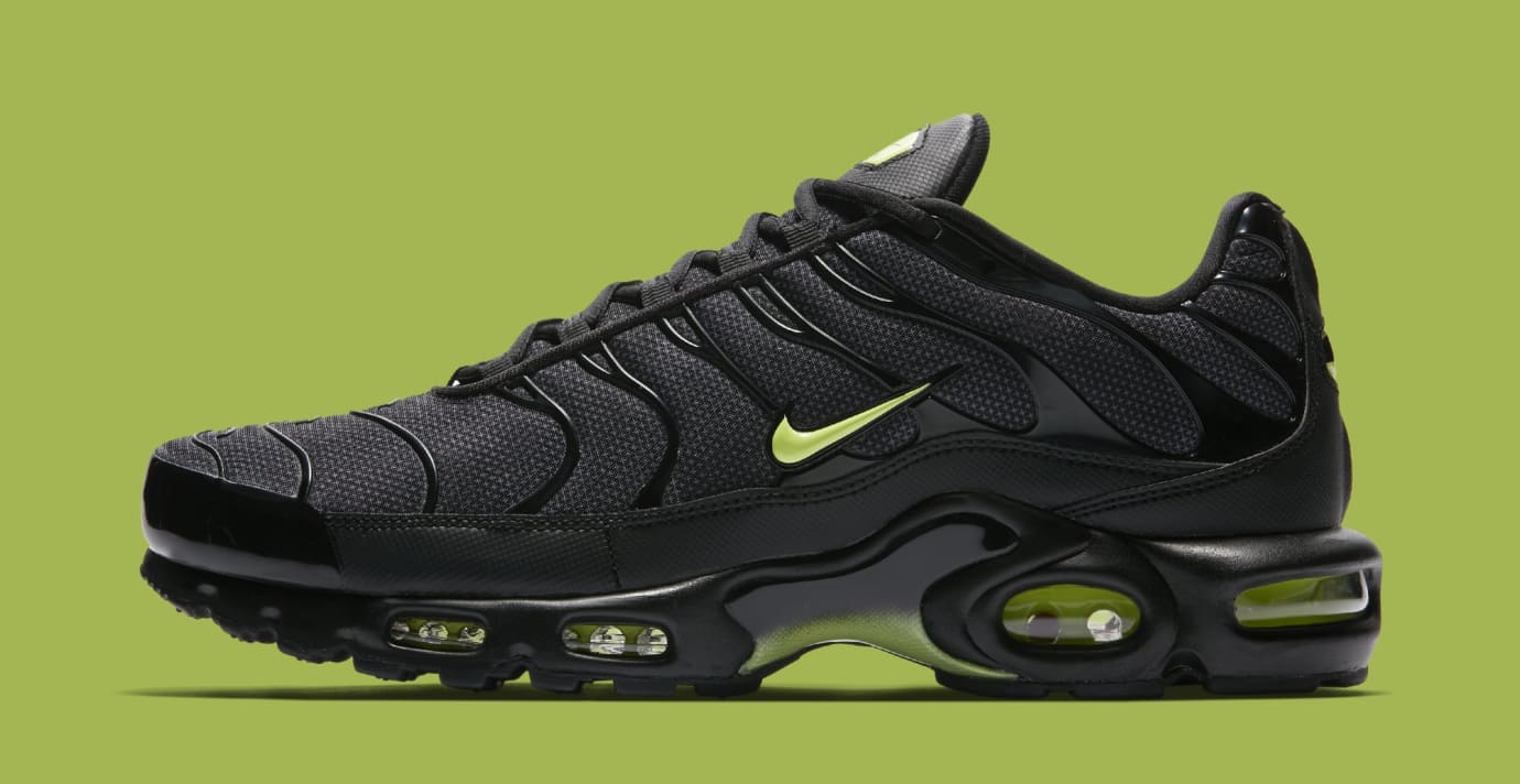 nike air max plus green and black