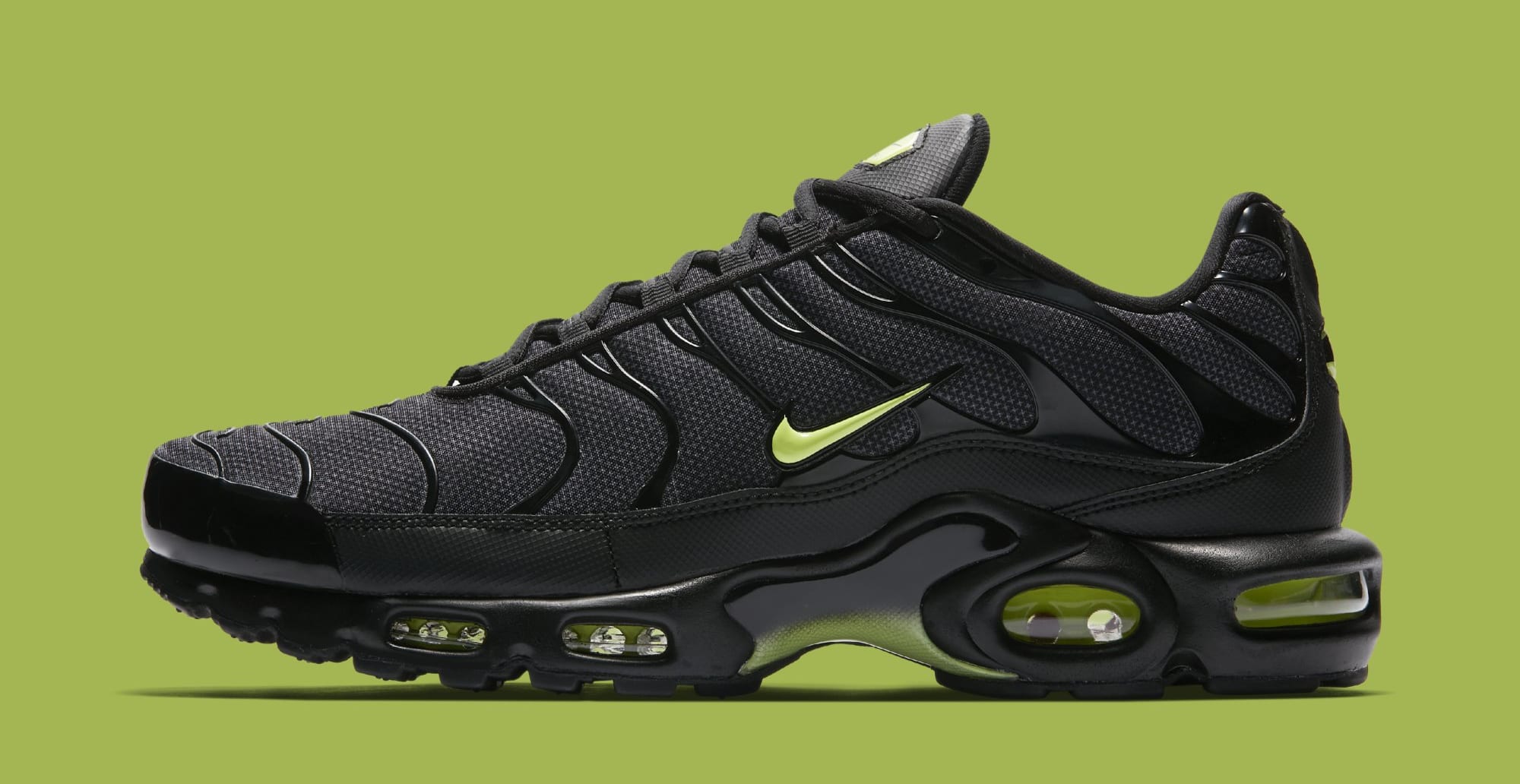 nike air max plus green glow