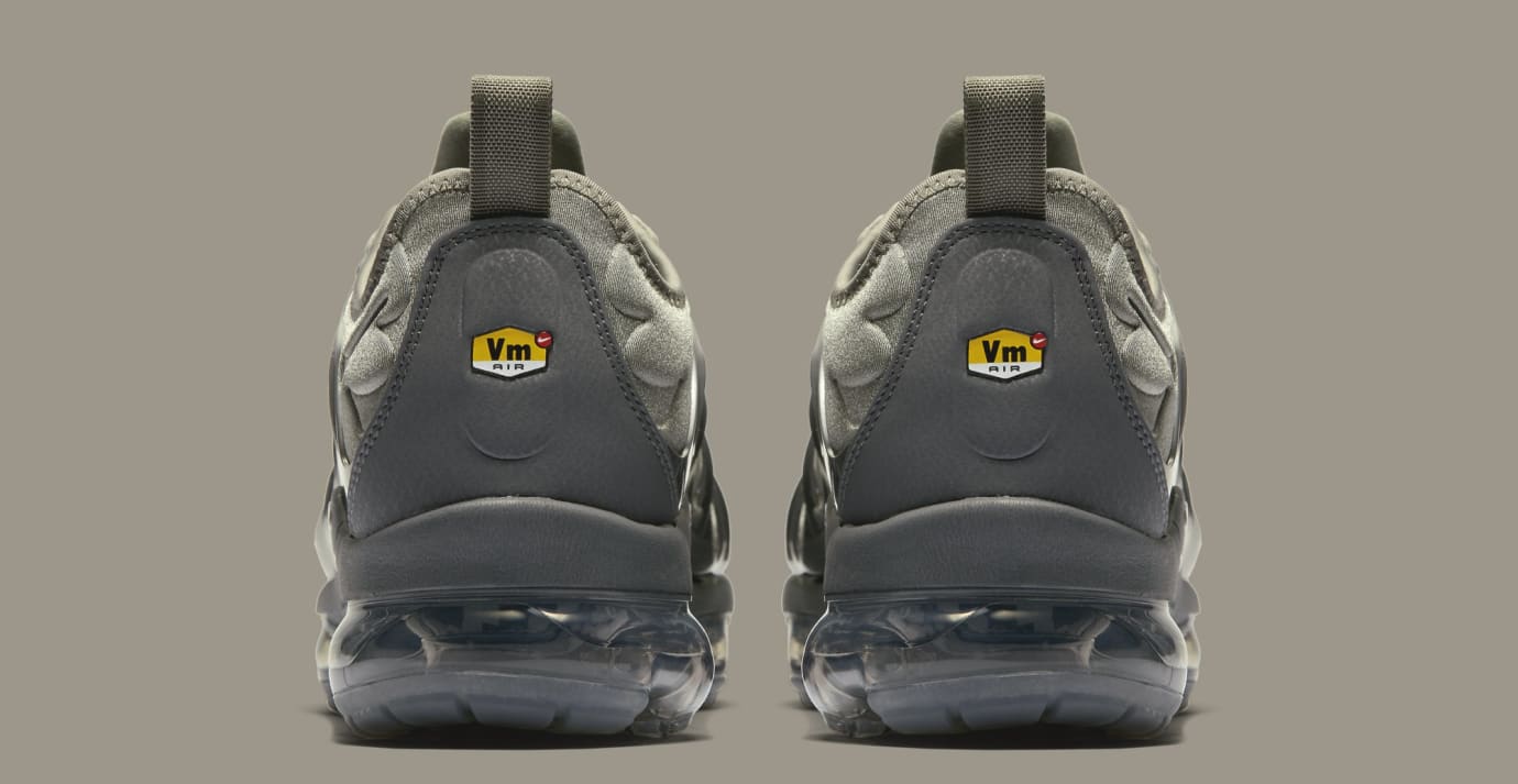 nike vapormax plus camo