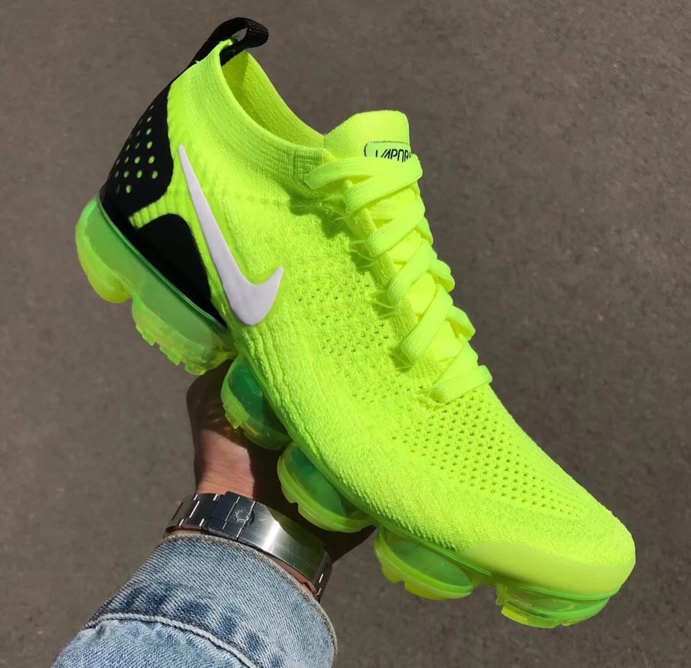 volt vapormax flyknit 2