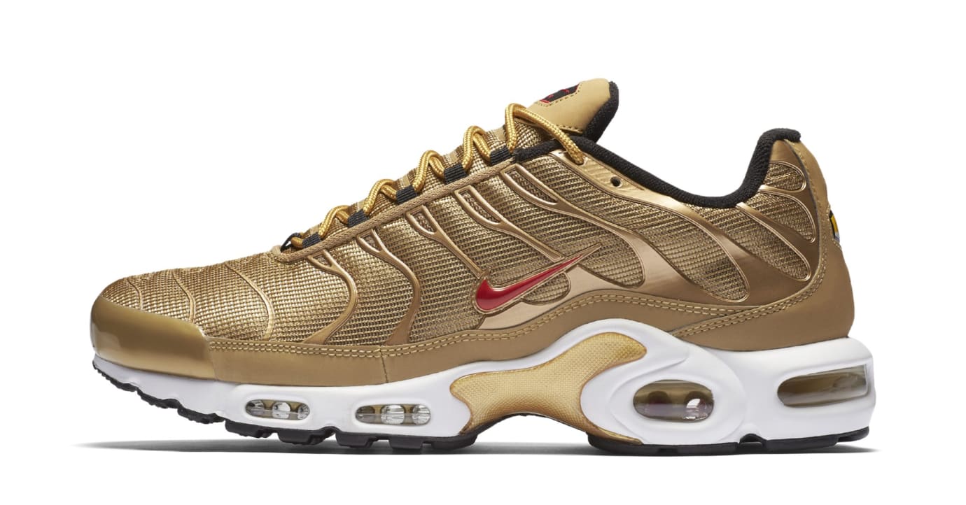 nike air max plus gold and black