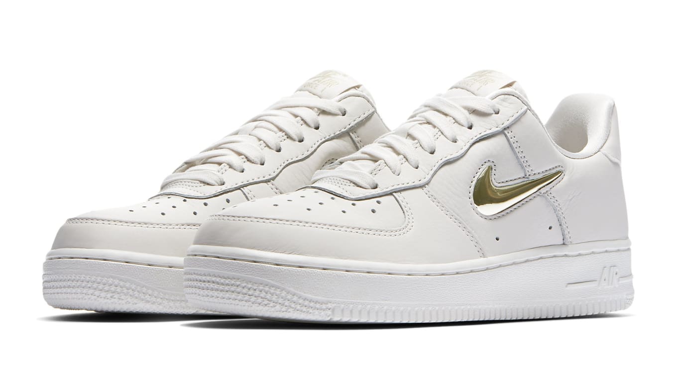 nike air force 1 small swoosh